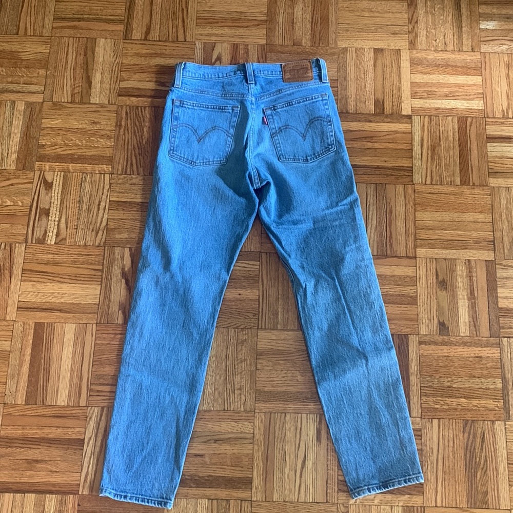Levi’s light wash wedgie